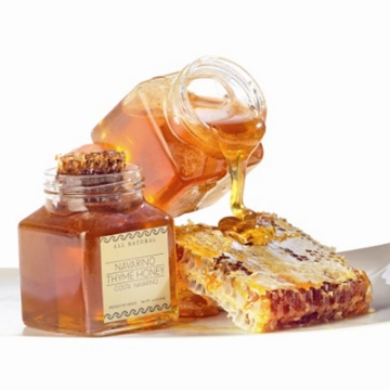 Pure Greek Honey with fresh honeycomb 400g Navarino Icons Pure Greek Honey with fresh honeycomb 400g Navarino Icons