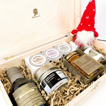 A Unique Gift of Greece in a Wooden Gift Box A Unique Gift of Greece in a Wooden Gift Box