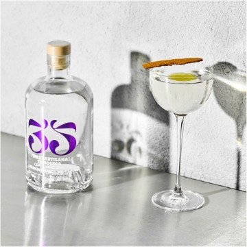 Premium Artisanal Cretan Tsikoudia Malvasia di Candia Aromatica 35N 0.5lt Premium Artisanal Cretan Tsikoudia Malvasia di Candia Aromatica 35N 0.5lt